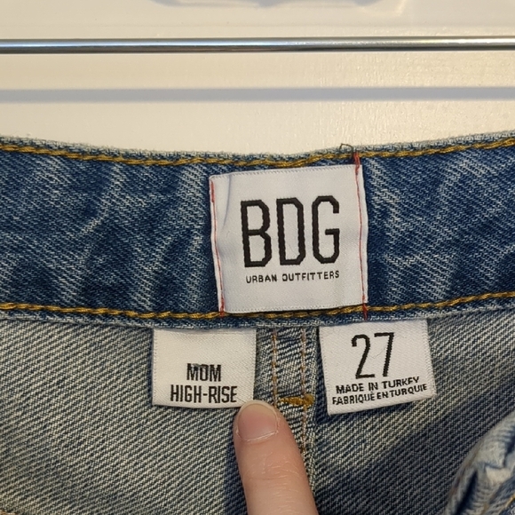 BDG Mom High Waist 27 Slim Straight Cotton Jeans - Picture 3 of 5